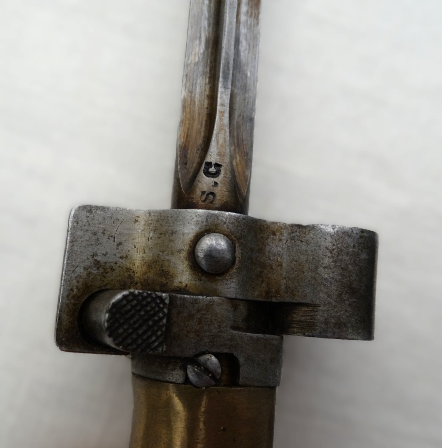 Baionnette_Lebel_M1886_M93_Quillon_coupe_Lame_complete ressort fonctionnel et marquage sur lame
