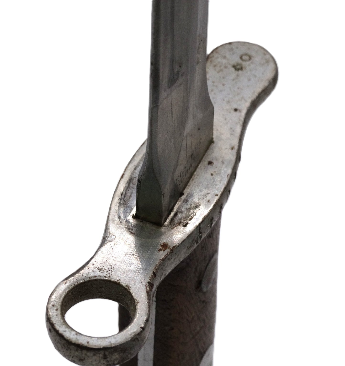 Baïonnette suisse Modèle 1889 – Schmidt-Rubin – Marquée « Elsewer Schwyz ». Zoom sur garde et anneau de baïonnette.