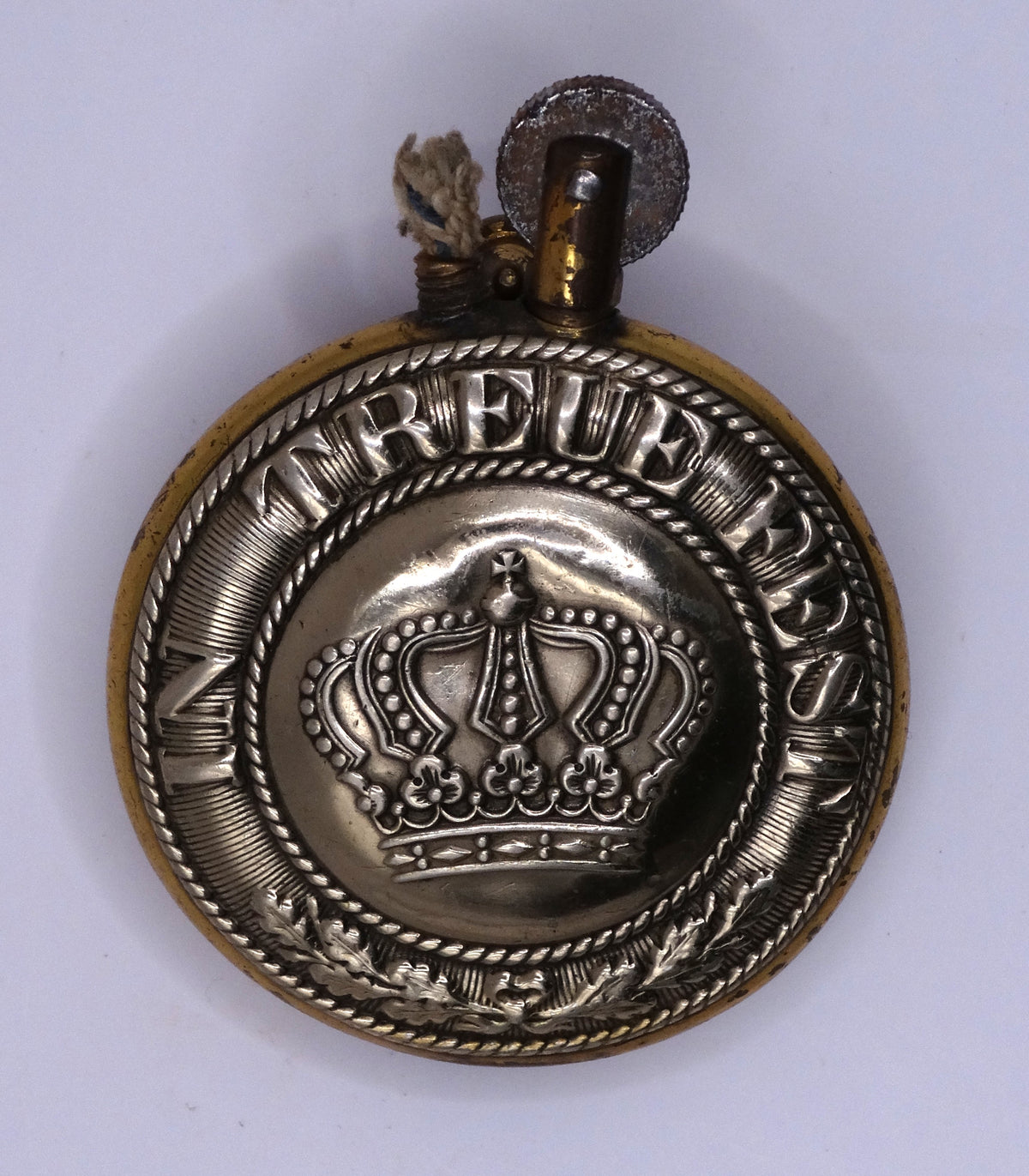 Briquet artisanal à centres de boucles prussienne et bavaroise.
Vue intégrale face B mèche apparente.