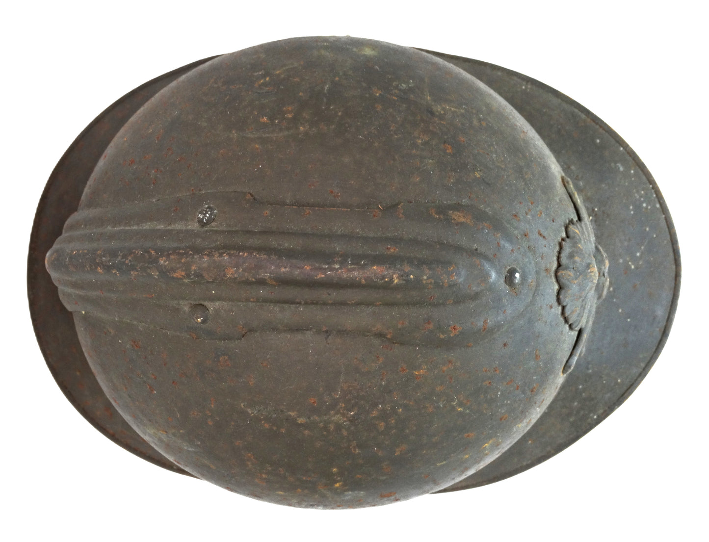 Casque d’artillerie français Modèle 1915, peint en kaki, avec coiffe et jugulaire cuir, gravure Rivière 31. Vu du dessus.
