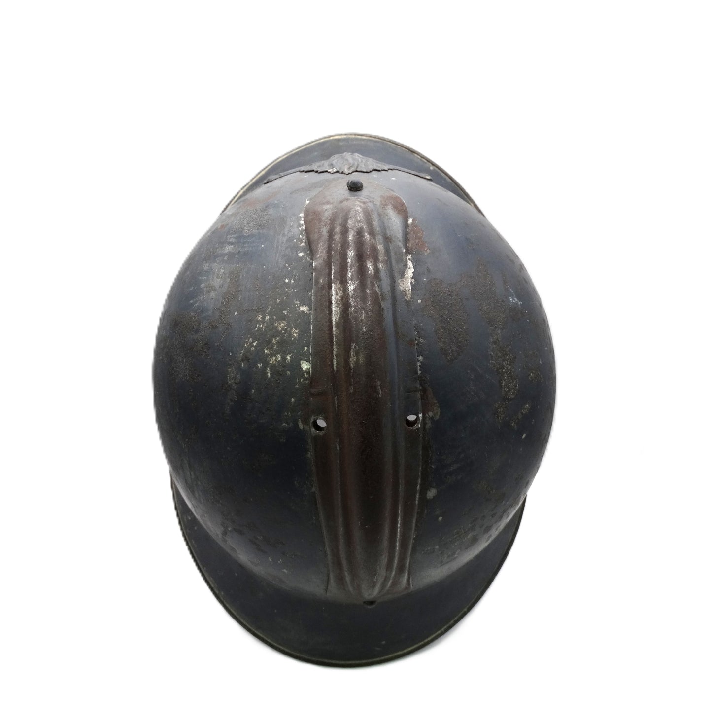 coque casque Adrian Modèle 1915 est équipée de son insigne frontal d’artillerie et tampon du fabricant "Jouet de Paris". vue du dessus