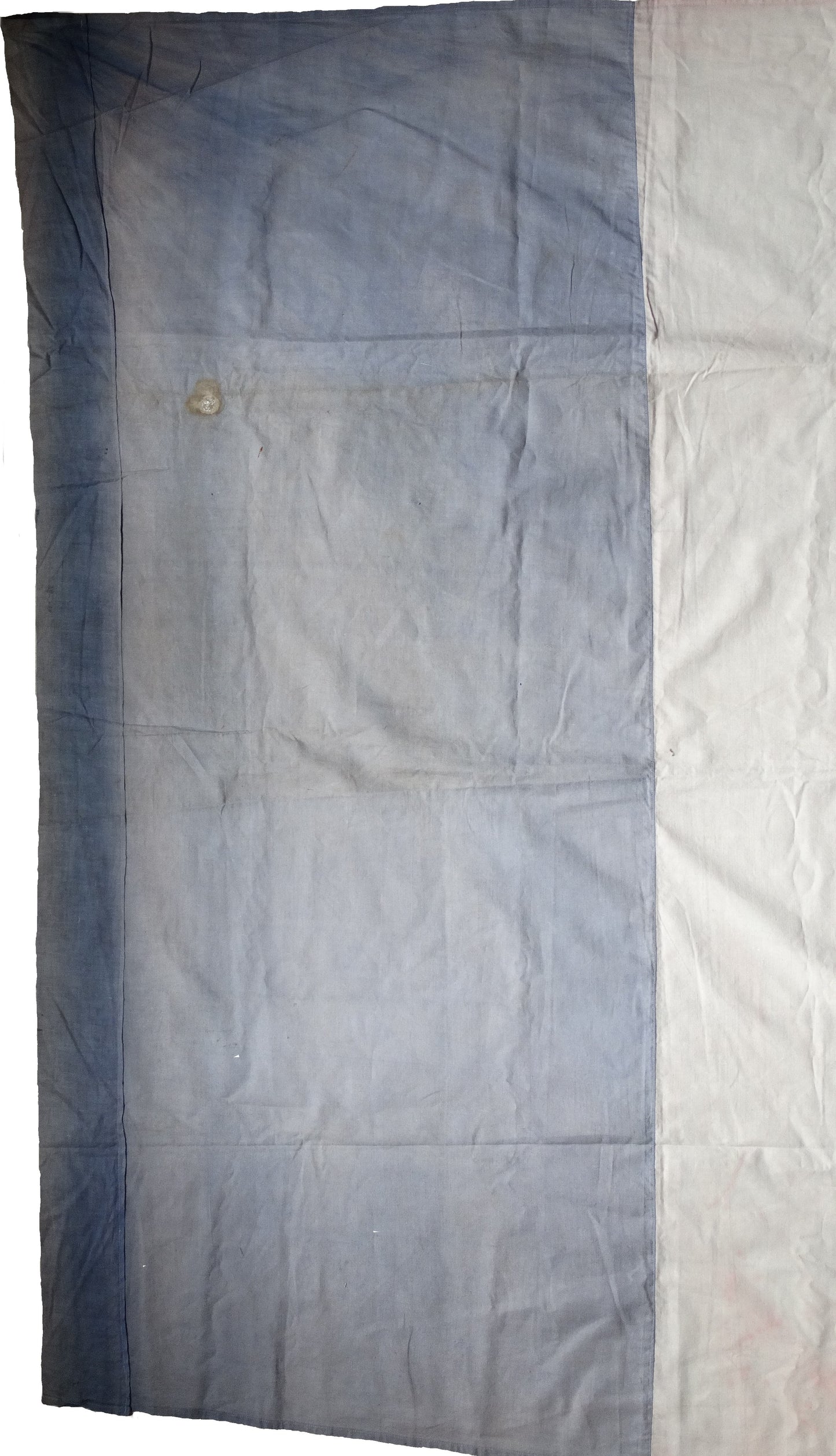 Drapeau France Libre tricolore – Croix de Lorraine cousue 195×135 cm .
Zoom sur le Bleu.
