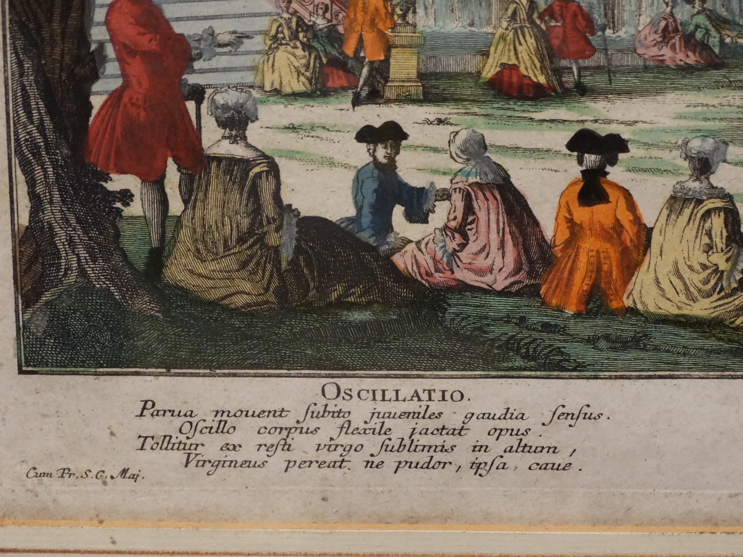 Estampe ancienne : « Vue des fontaines et jardins » zoom sur légende en latin.