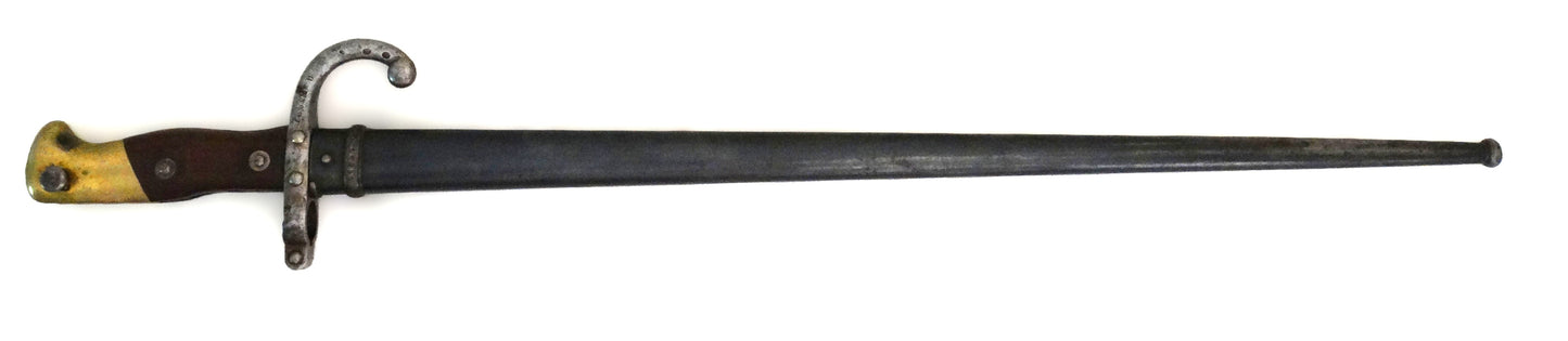 Fabrication_autrichienne_-_Baionnette_Gras_modele_1874_-_Usine_de_STEYR_1879. complet dans son fourreau.
