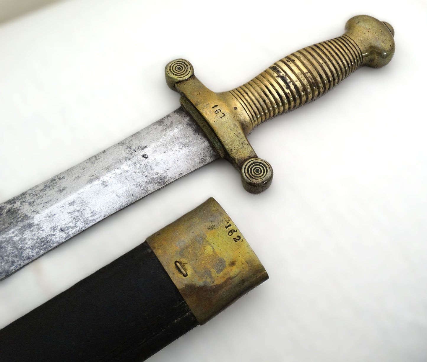 Glaive d’infanterie modèle 1831 – Fabrication JEAN – Garde et fourreau au meme numero