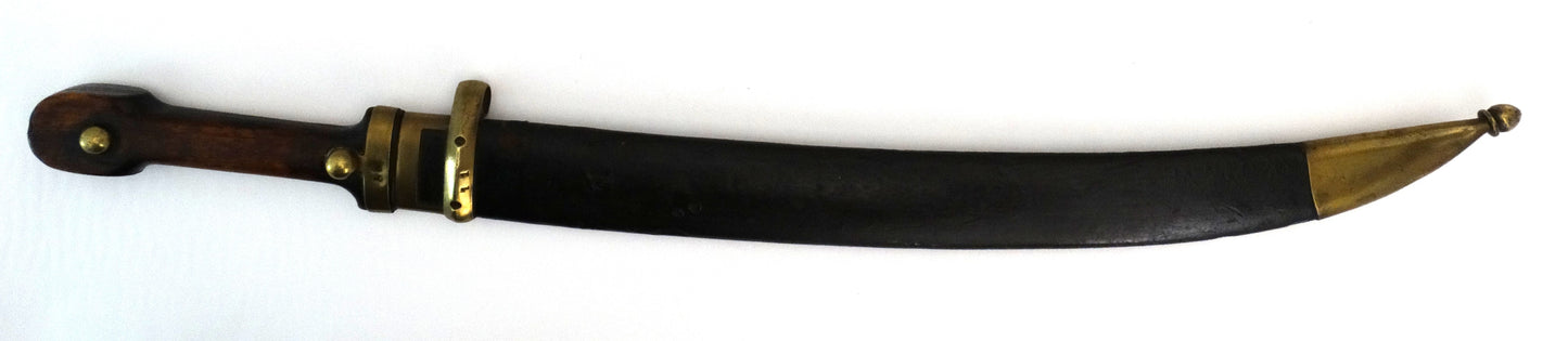 Kindjal Bebut Russie Modèle 1907/1909 daté 1915 avec fourreau | Sabre court impérial russe.
Vue intégrale dans son fourreau.