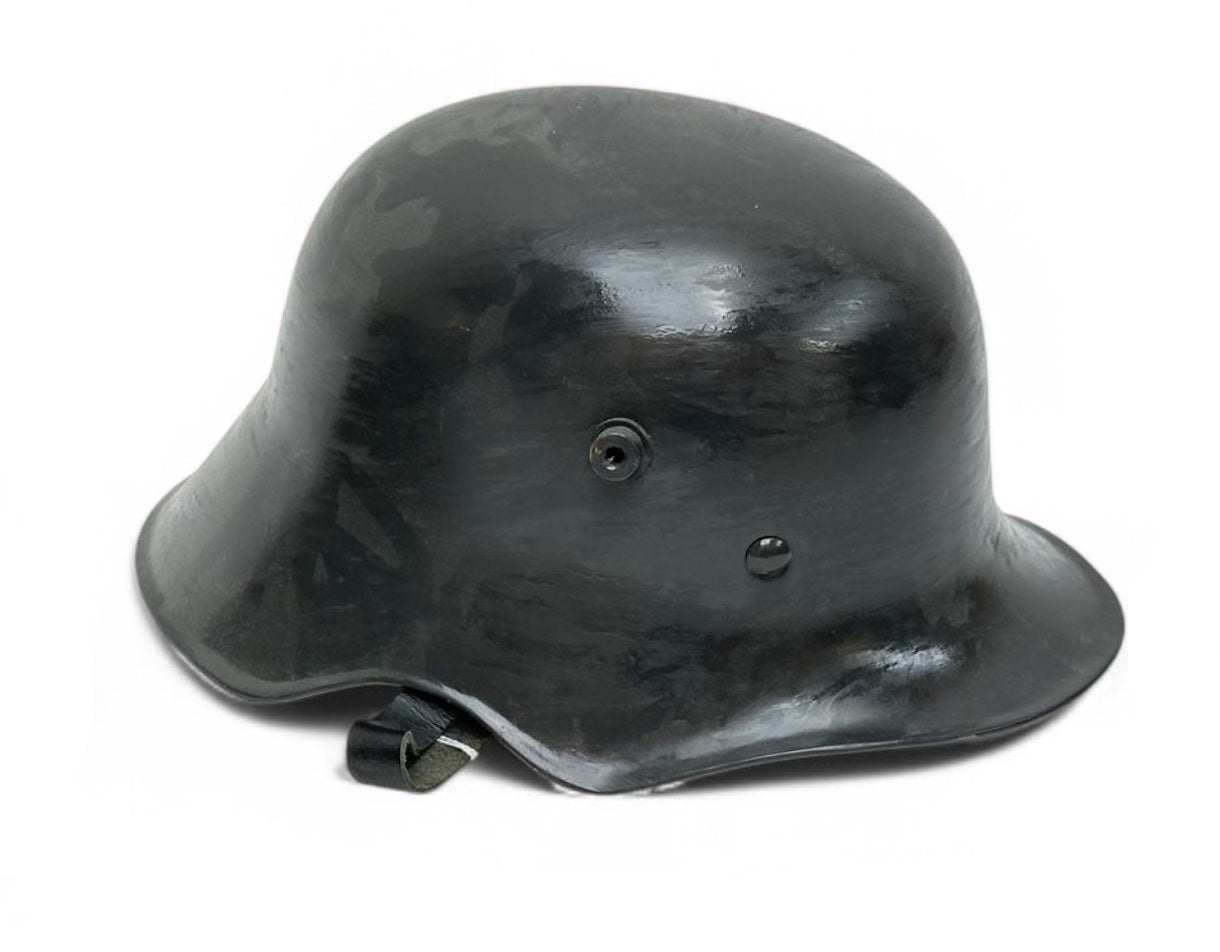 Réplique de casque allemand modèle 1918 à échancrure – Première Guerre mondiale coté droit