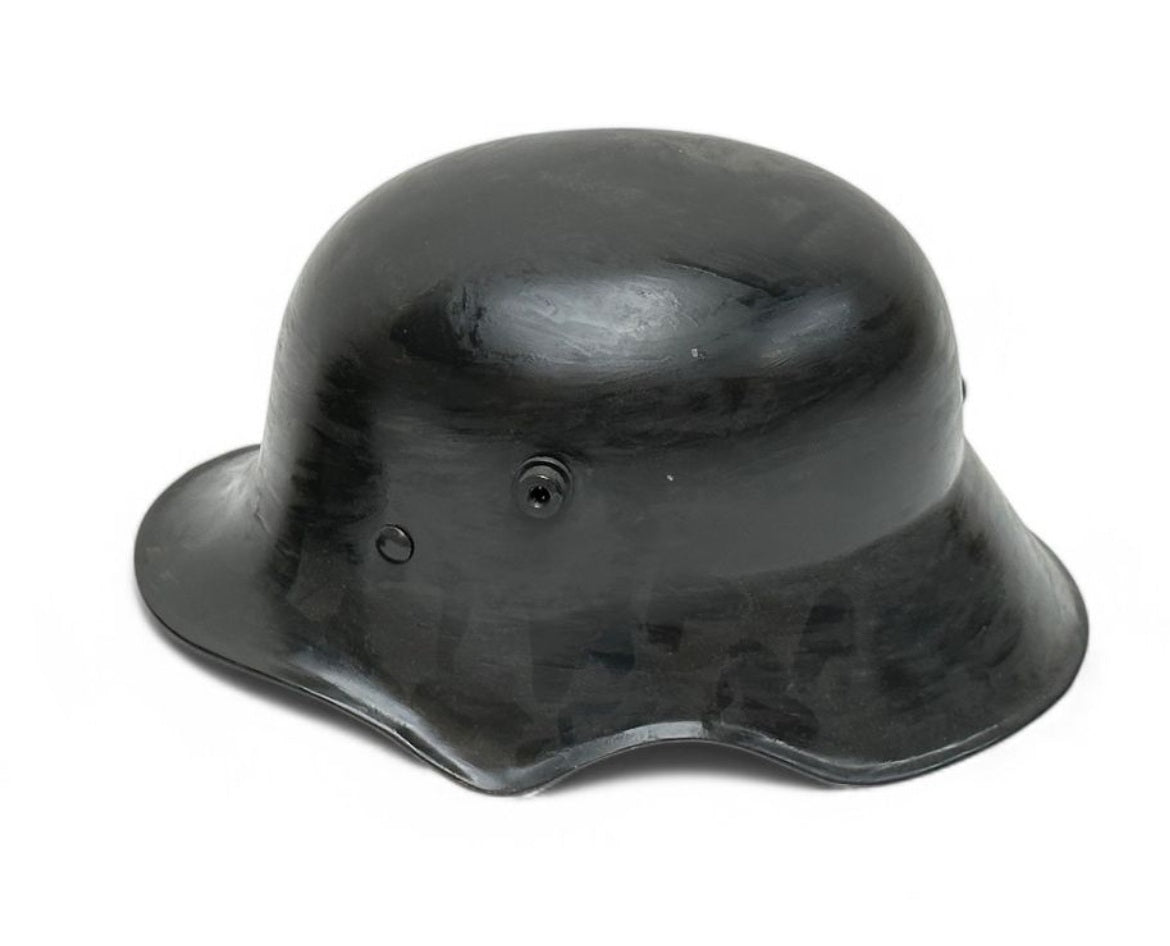 Réplique de casque allemand modèle 1918 à échancrure – Première Guerre mondiale coté gauche