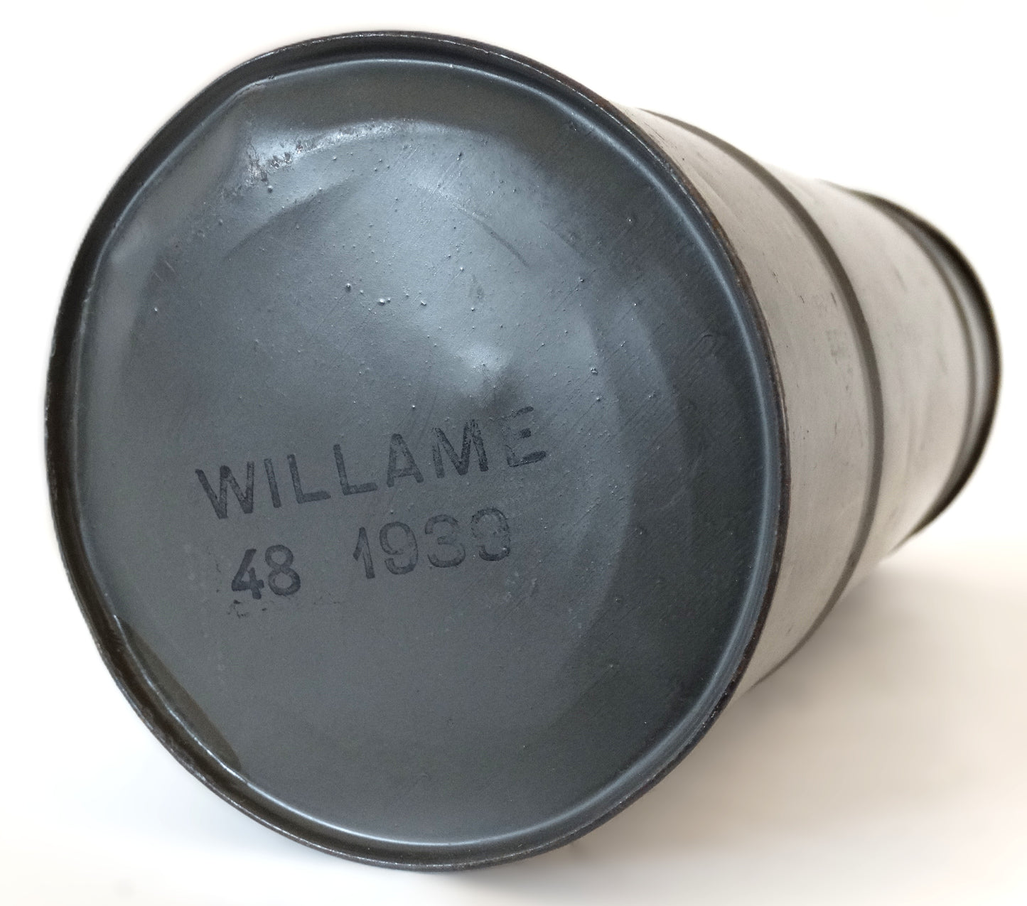 Masque à gaz tchèque 1939 – Objet militaire authentique.
Vue du dessous intégral de sa boite de transport.