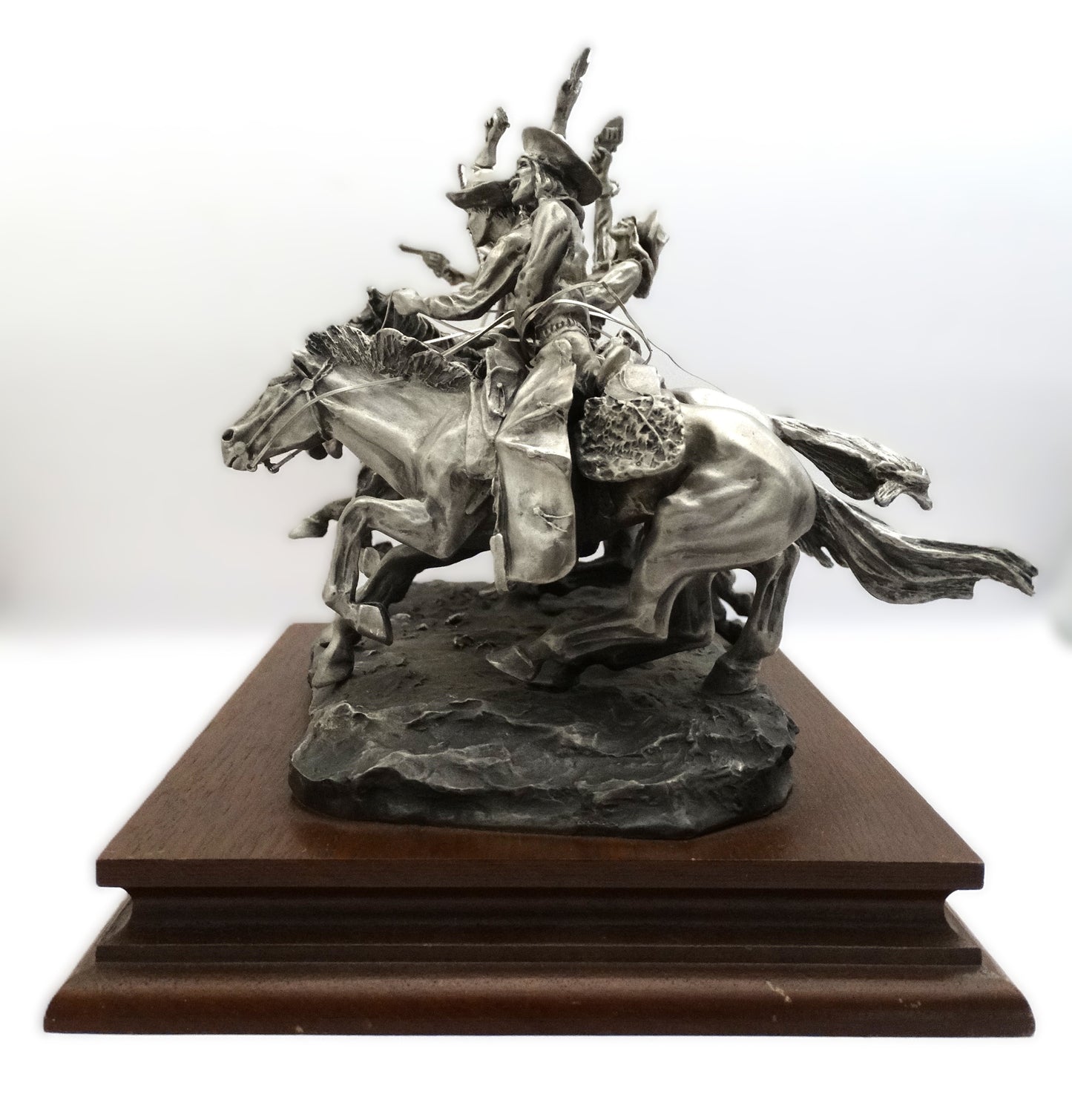Sculpture “Coming Through the Rye” d’après Frédéric Remington – Édition limitée.
Vue intégrale coté gauche.