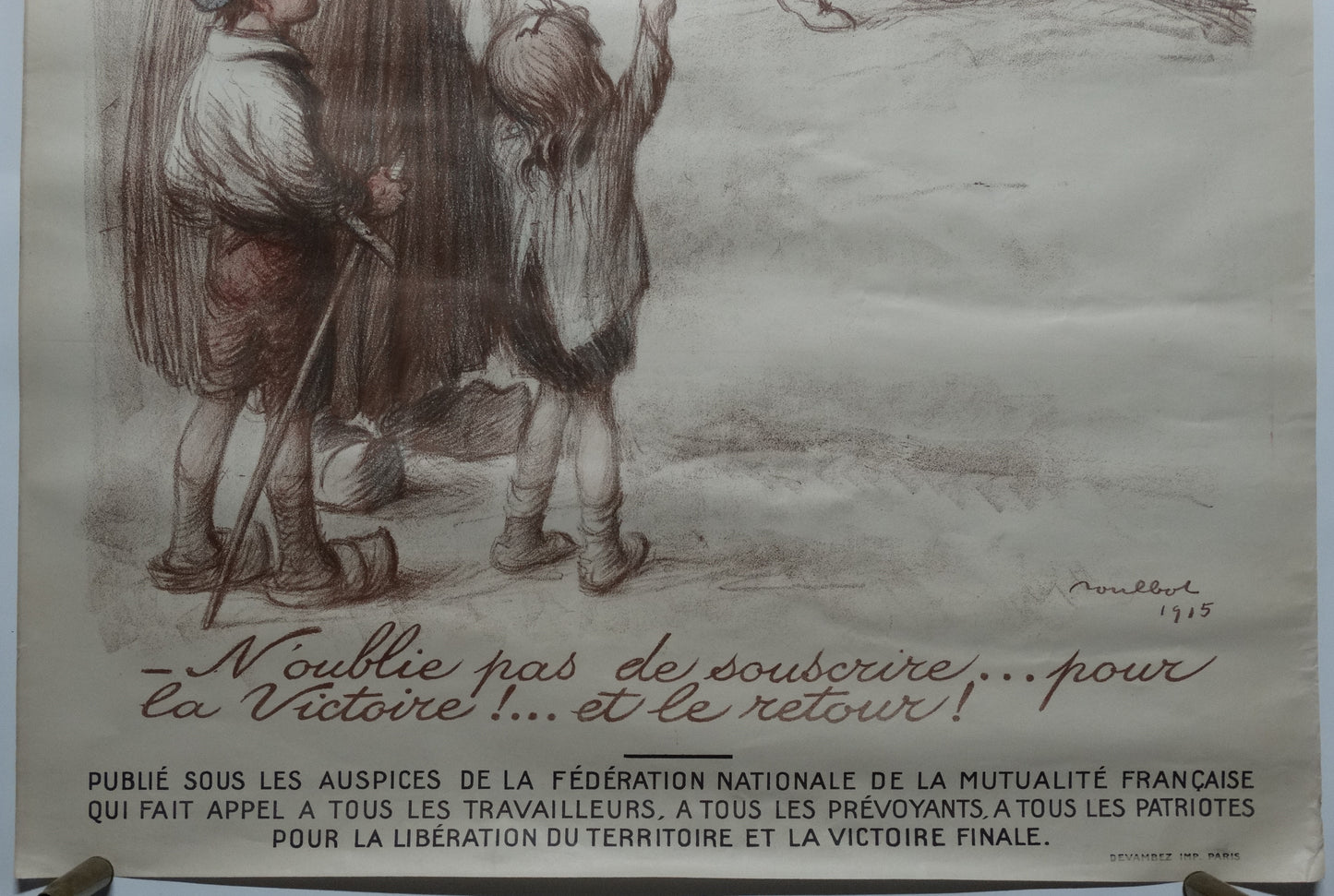 Affiche WW1 Poulbot originale – Devambez – Affiche patriotique française Première Guerre mondiale.
Zoom bas de l'affiche.