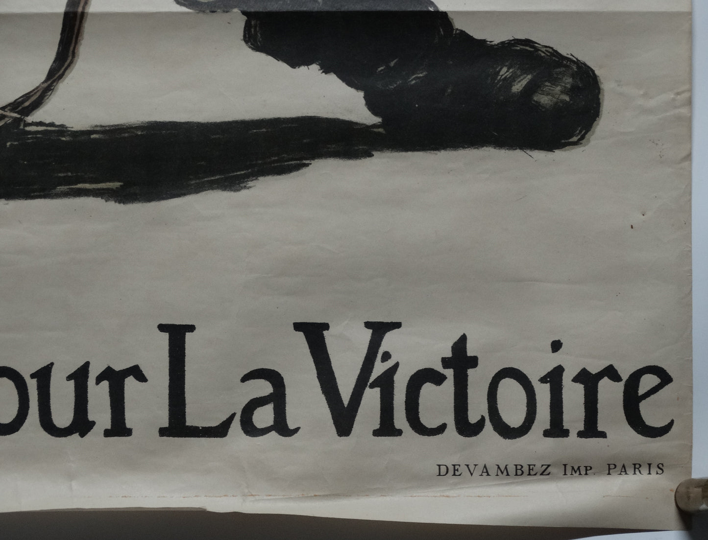 Affiche originale WW1 « Pour la France, versez votre or » – Abel Faivre – 1915 – Devambez. Zoom contour bas droit.