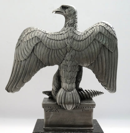 Aigle impériale- Les étains du prince.
Zoom sur aigle impériale de dos.