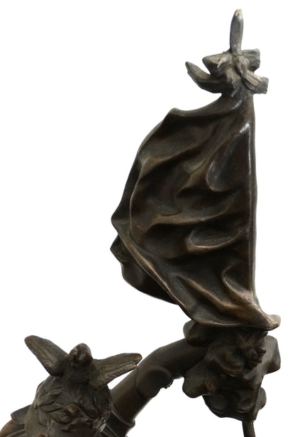 Allégorie « Victoire sur la Prusse » sculpture bronze Emmanuel Hannaux.
Zoom sur étendard.