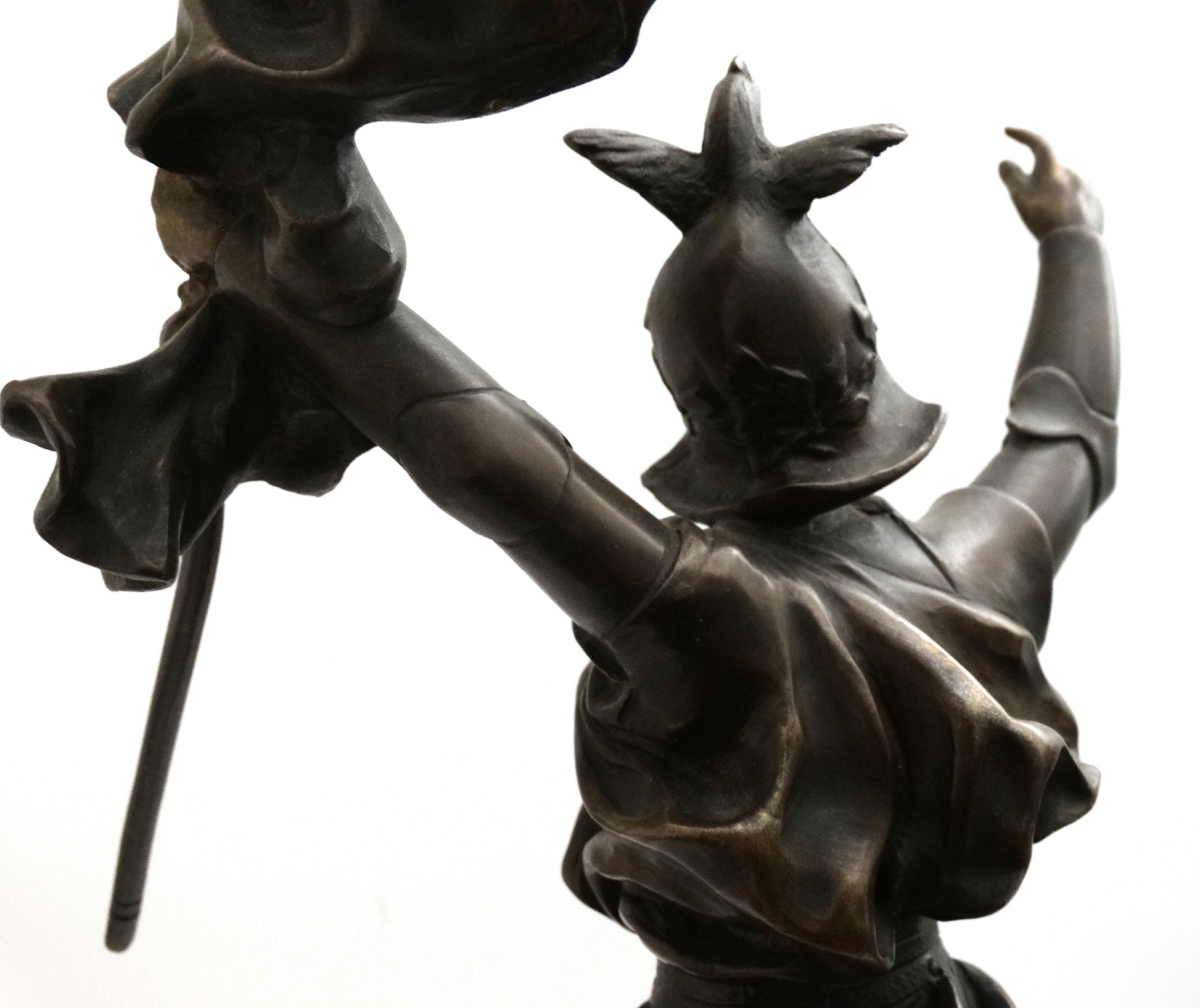 Allégorie « Victoire sur la Prusse » sculpture bronze Emmanuel Hannaux.
Zoom buste, bras et tête arrière.
