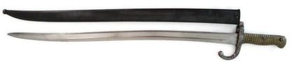 Baïonnette Chassepot 1866 Saint-Étienne 1876 | Fourreau monomatricule.
Vue intégrale hors fourreau face B1