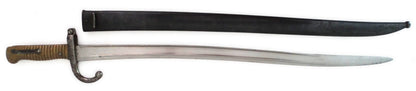 Baïonnette Chassepot 1866 Saint-Étienne 1876 | Fourreau monomatricule.
Vue intégrale hors fourreau face A1