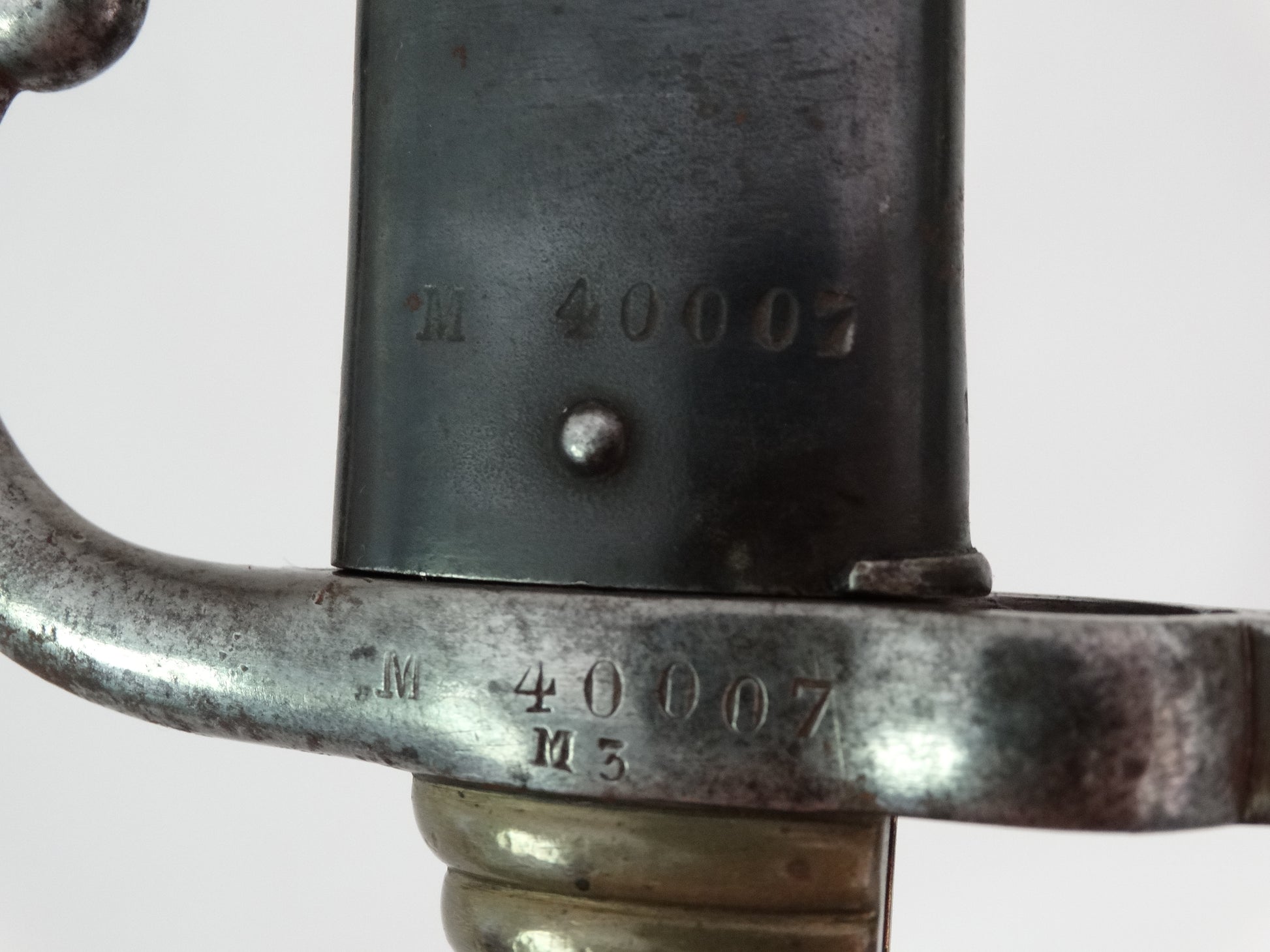 Baïonnette Chassepot 1866 Saint-Étienne 1876 | Fourreau monomatricule.
Zoom sur monomatricule
