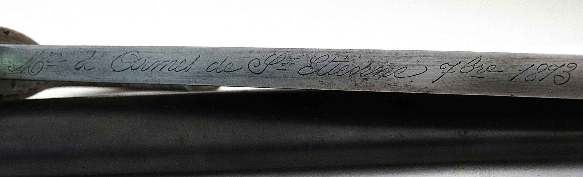 Baïonnette Chassepot 1866 Saint-Étienne 1876 | Fourreau monomatricule.
Zoom sur marquage plat de lame