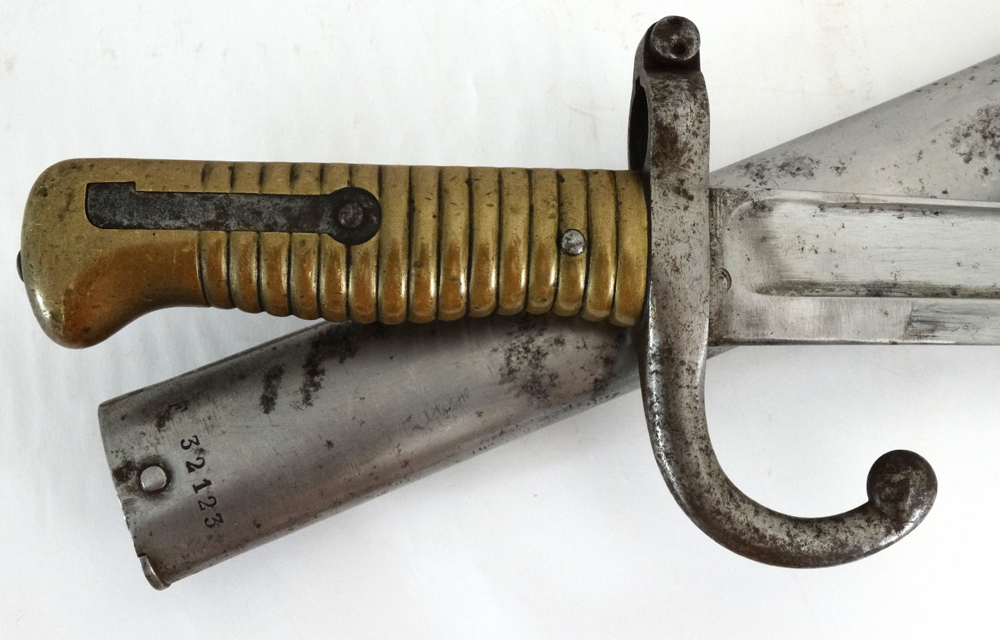 Baïonnette Chassepot Modèle 1866 Châtellerault 1867 | Prise de guerre allemande.
Zoom sur poignée face A