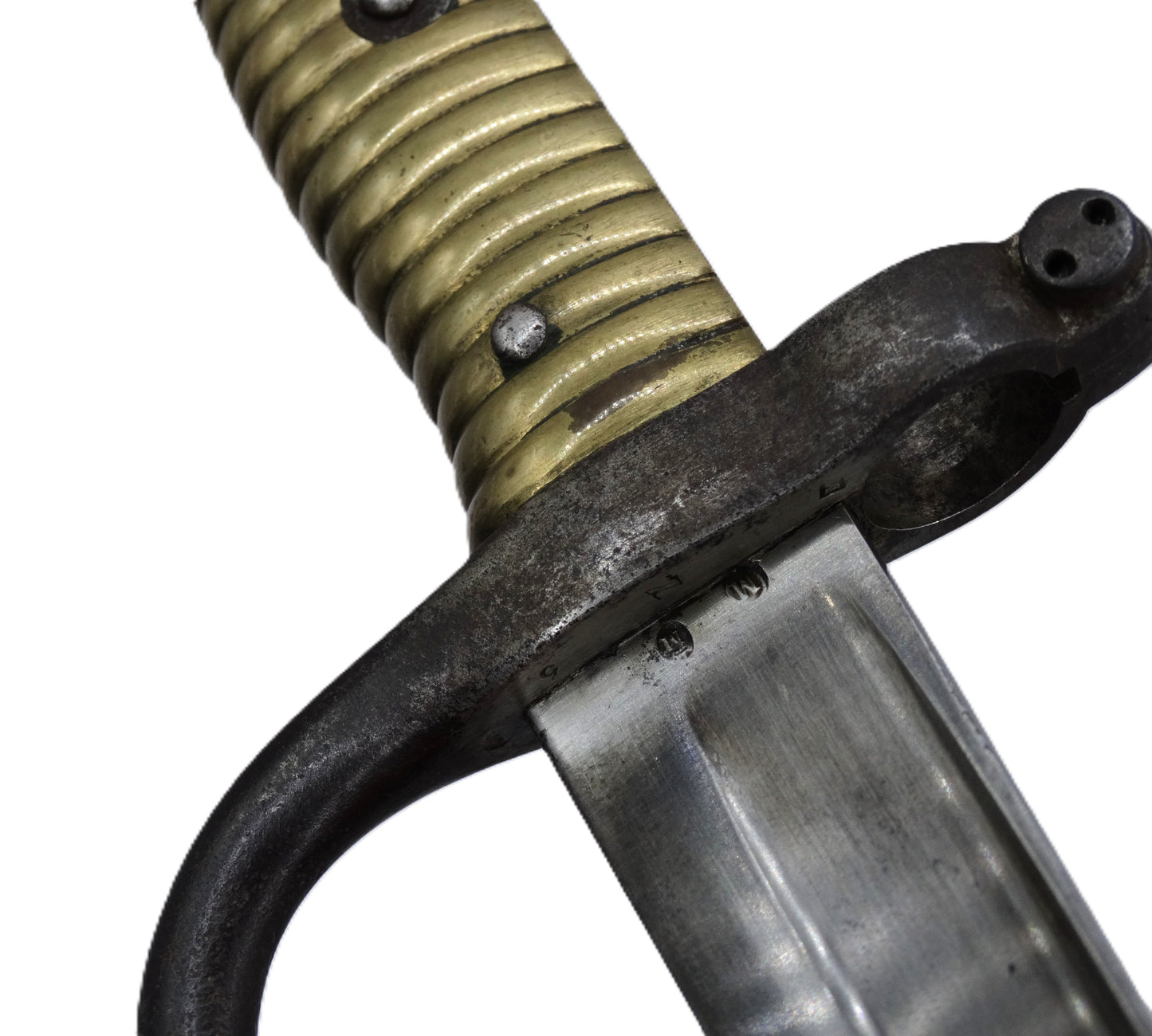 Baïonnette Chassepot Modèle 1866 – Second Empire. Zoom sur poinçons des contrôleurs. 