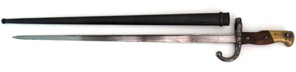 Baïonnette Gras Modèle 1874 avec fourreau Monomatricule.
Vue intégrale hors fourreau face B.