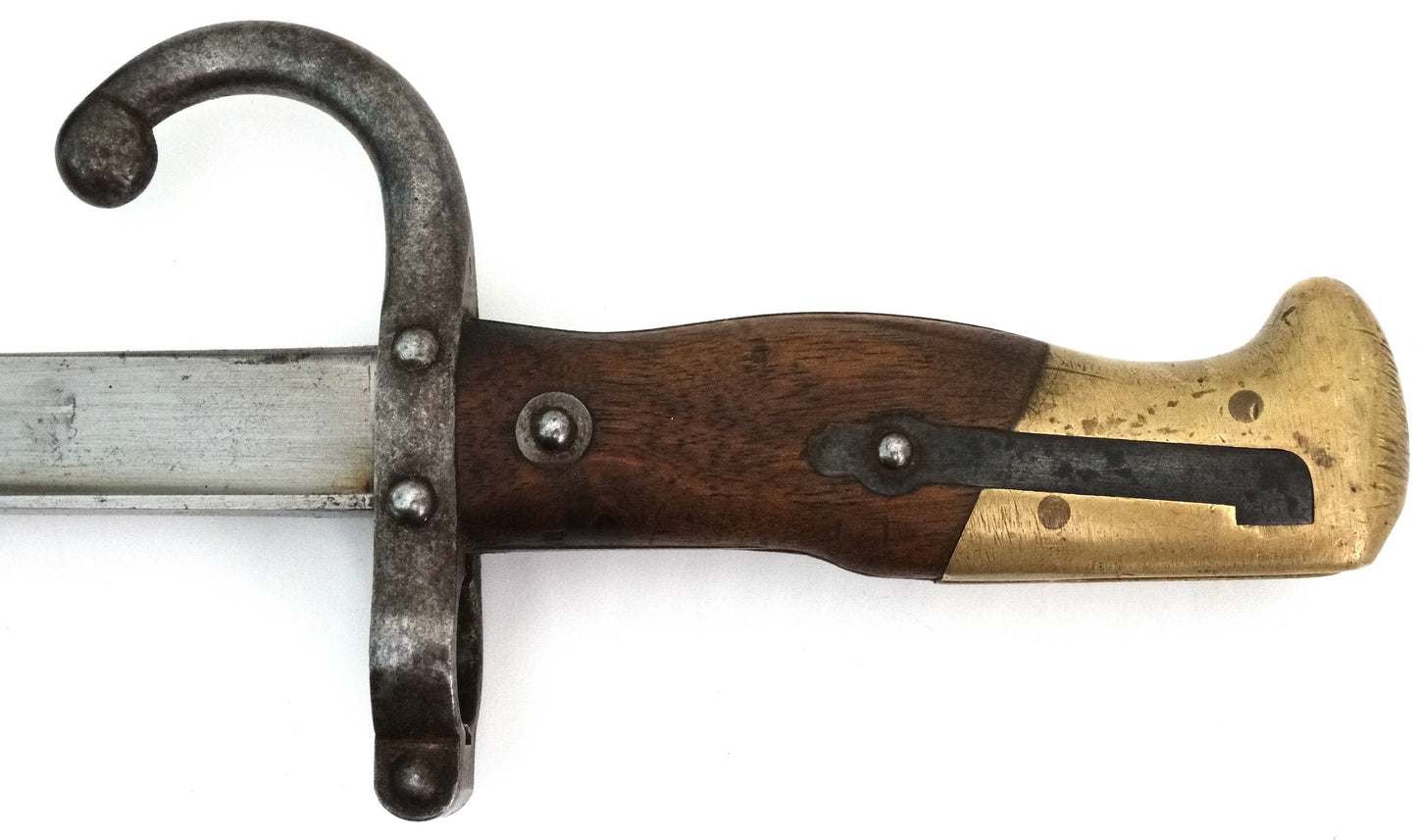 Baïonnette Gras Modèle 1874 avec fourreau Monomatricule.
Zoom sur manche face B.