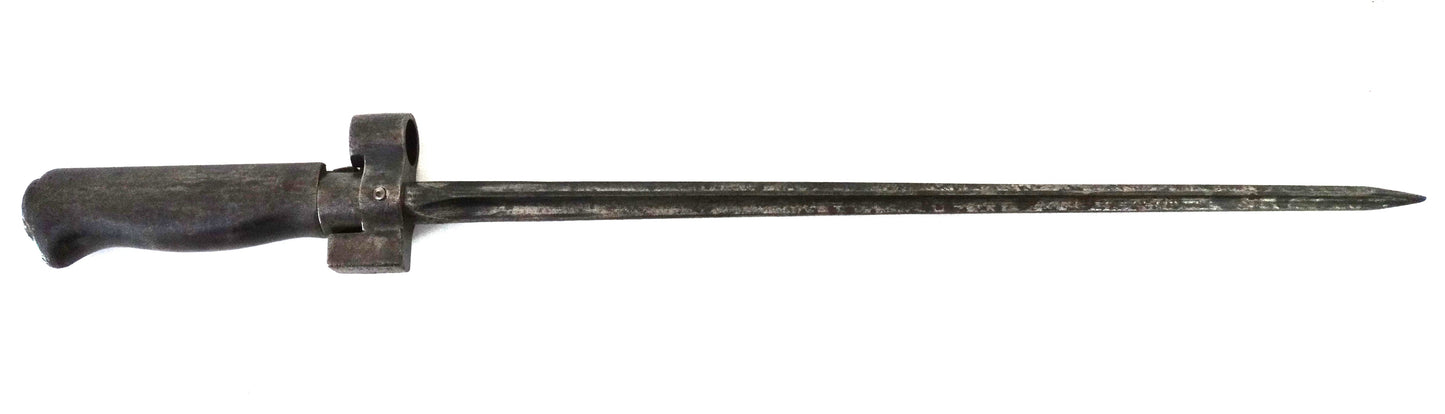 Baïonnette Lebel Rosalie Raccourcie Lame 33 cm – Manche Maillechort – Marquage J G.
Vue intégrale coté droit.