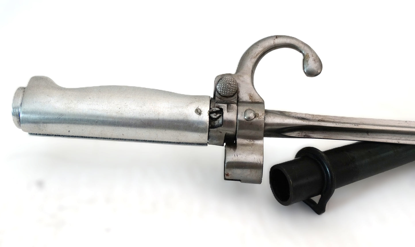 Baïonnette Rosalie Réplique Moderne – Modèle 1886/1915 WW1 .
Zoom sur manche.
