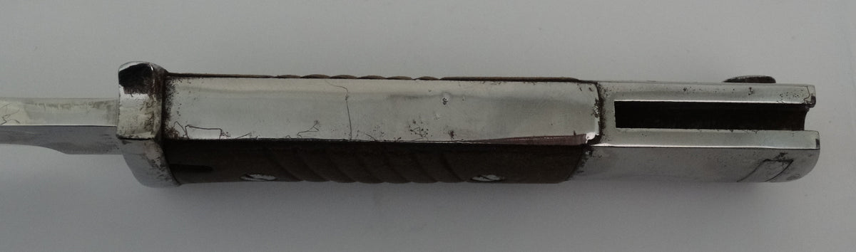 Baïonnette S84/98 III 1944 | Karabiner 98k – Wehrmacht98k – 1944.
Zoom sur poignée face D