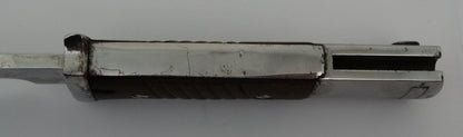 Baïonnette S84/98 III 1944 | Karabiner 98k – Wehrmacht98k – 1944.
Zoom sur poignée face D
