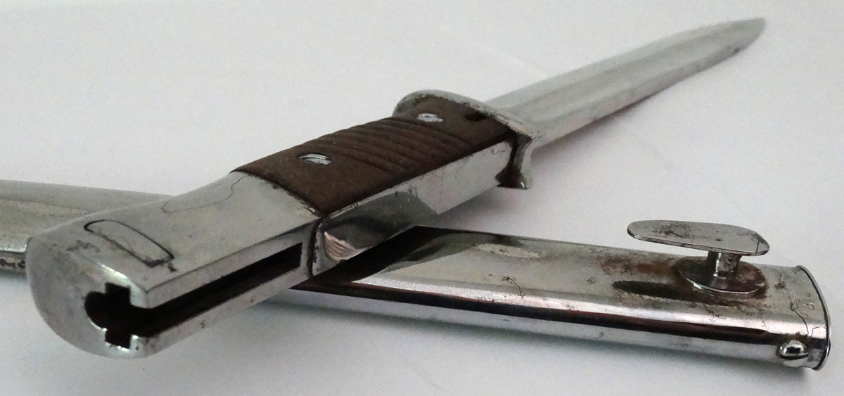 Baïonnette S84/98 III 1944 | Karabiner 98k – Wehrmacht98k – 1944.
Zoom sur dessous de la poignée