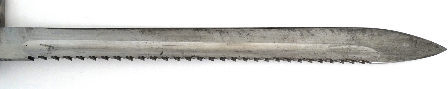Baïonnette S98/05 a.A.S. Erfurt W09 à Dents de Scie | Fourreau Cuir Régimenté WW1.
Zoom sur lame face B.