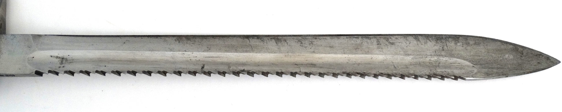 Baïonnette S98/05 a.A.S. Erfurt W09 à Dents de Scie | Fourreau Cuir Régimenté WW1.
Zoom sur lame face B.