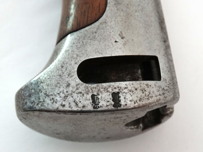 Baïonnette S98/05 a.A.S. Erfurt W09 à Dents de Scie | Fourreau Cuir Régimenté WW1.
Zoom sur talon de manche .