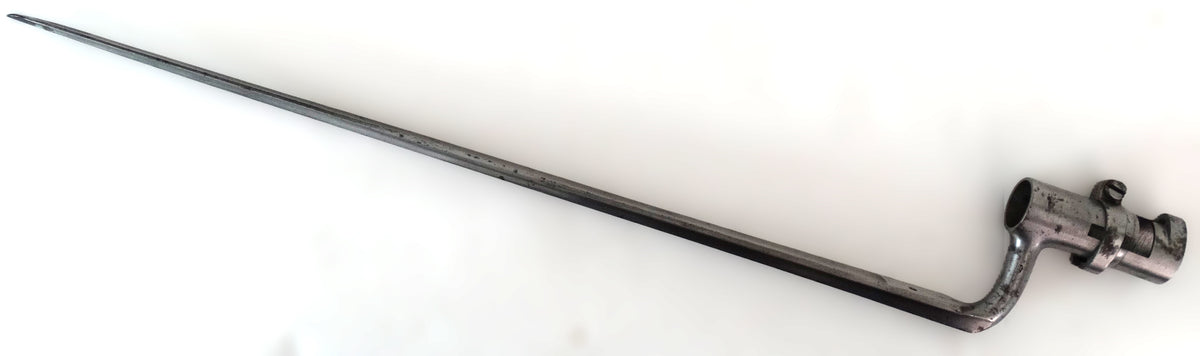  Baïonnette à Douille Modèle 1822 • Arme Réglementaire XIXᵉ Siècle – Collection Militaria.
Vue intégrale 3/4 face B