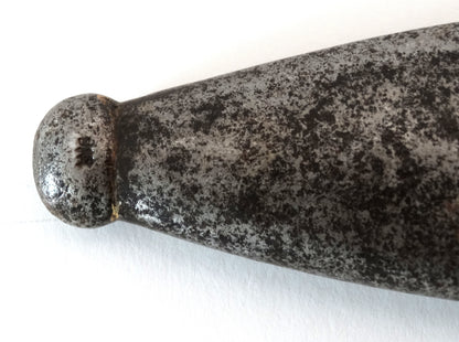 Baïonnette allemande S98/05 à dents de scie 1916 – Stahlblume Schleutermann Remscheid. 
Zoom sur marquage du fourreau.