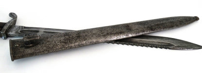 Baïonnette allemande S98/05 à dents de scie 1916 – Stahlblume Schleutermann Remscheid. 
Vue intégrale fourreau coté droit.