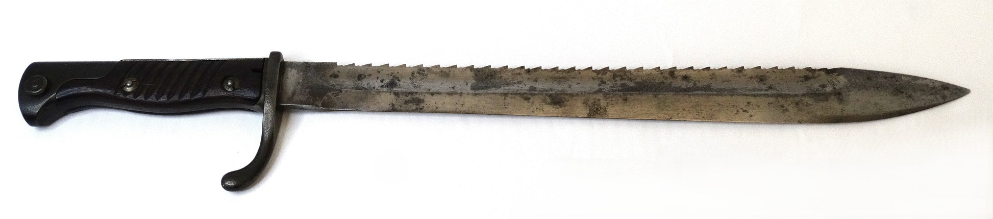 Baïonnette allemande S98/05 à dents de scie – Hammesfahr 1916 – WW1.
Vue intégrale coté droit.
