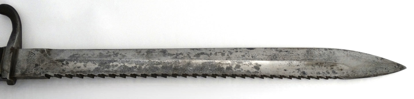 Baïonnette allemande S98/05 à dents de scie – Hammesfahr 1916 – WW1.
Zoom sur lame coté gauche avec marquage.