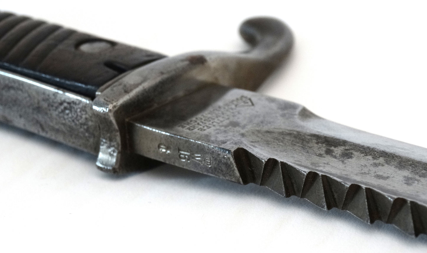 Baïonnette allemande S98/05 à dents de scie – Hammesfahr 1916 – WW1.
Zoom sur marquage de lame.