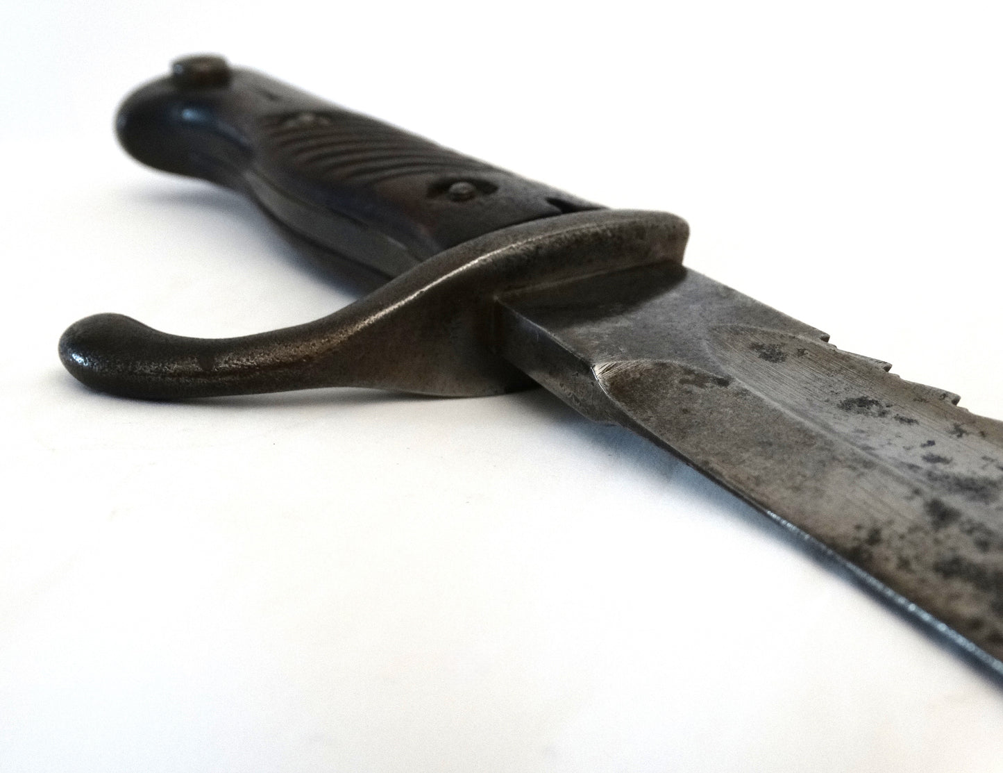 Baïonnette allemande S98/05 à dents de scie – Hammesfahr 1916 – WW1.
Zoom sur dessus de garde.