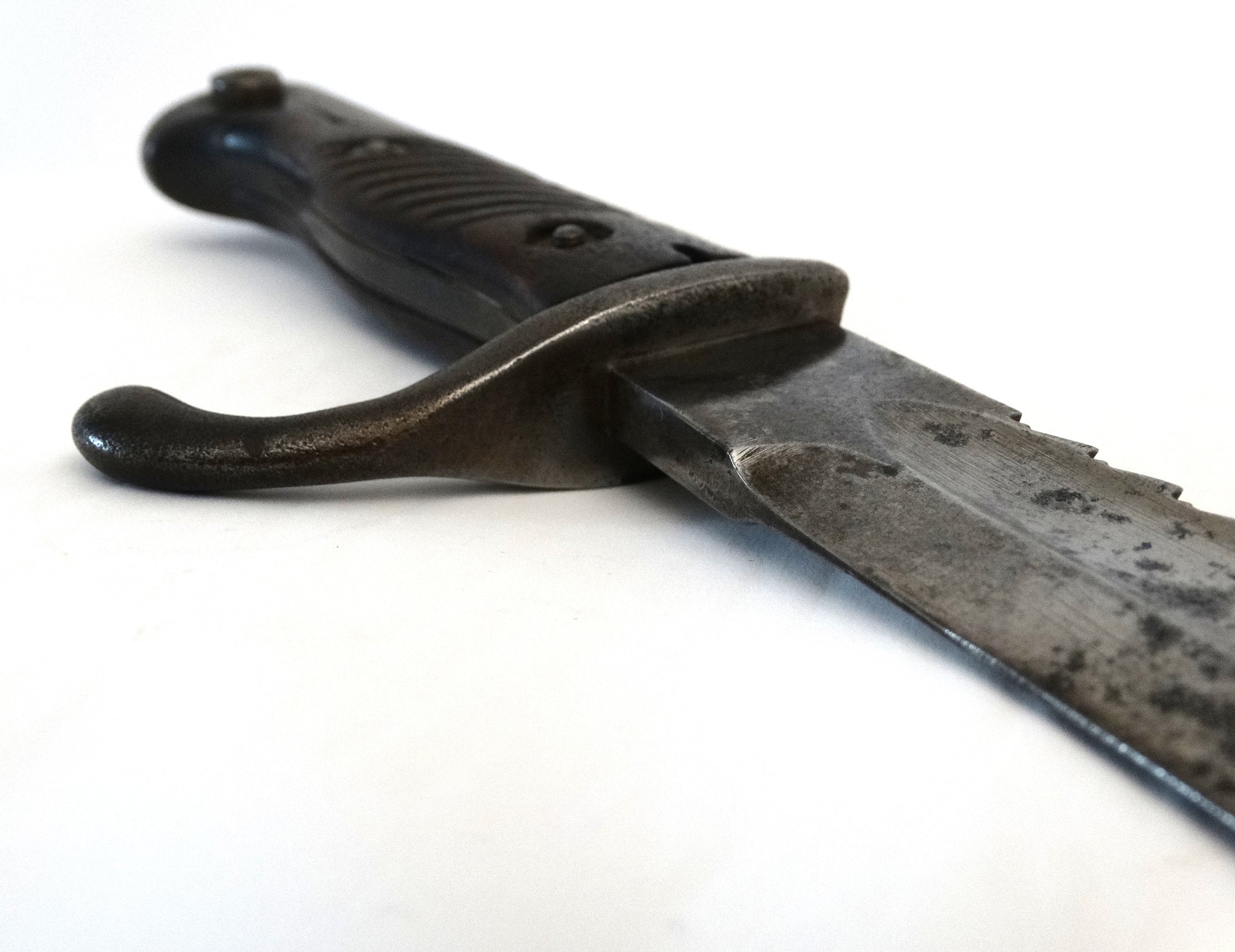 Baïonnette allemande S98/05 à dents de scie – Hammesfahr 1916 – WW1.
Zoom sur dessus de garde.