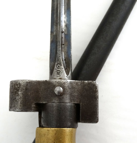 Baïonnette française Modèle 1886-15 Rosalie  Poignée laiton.
Zoom sur poinçons de contrôle lame