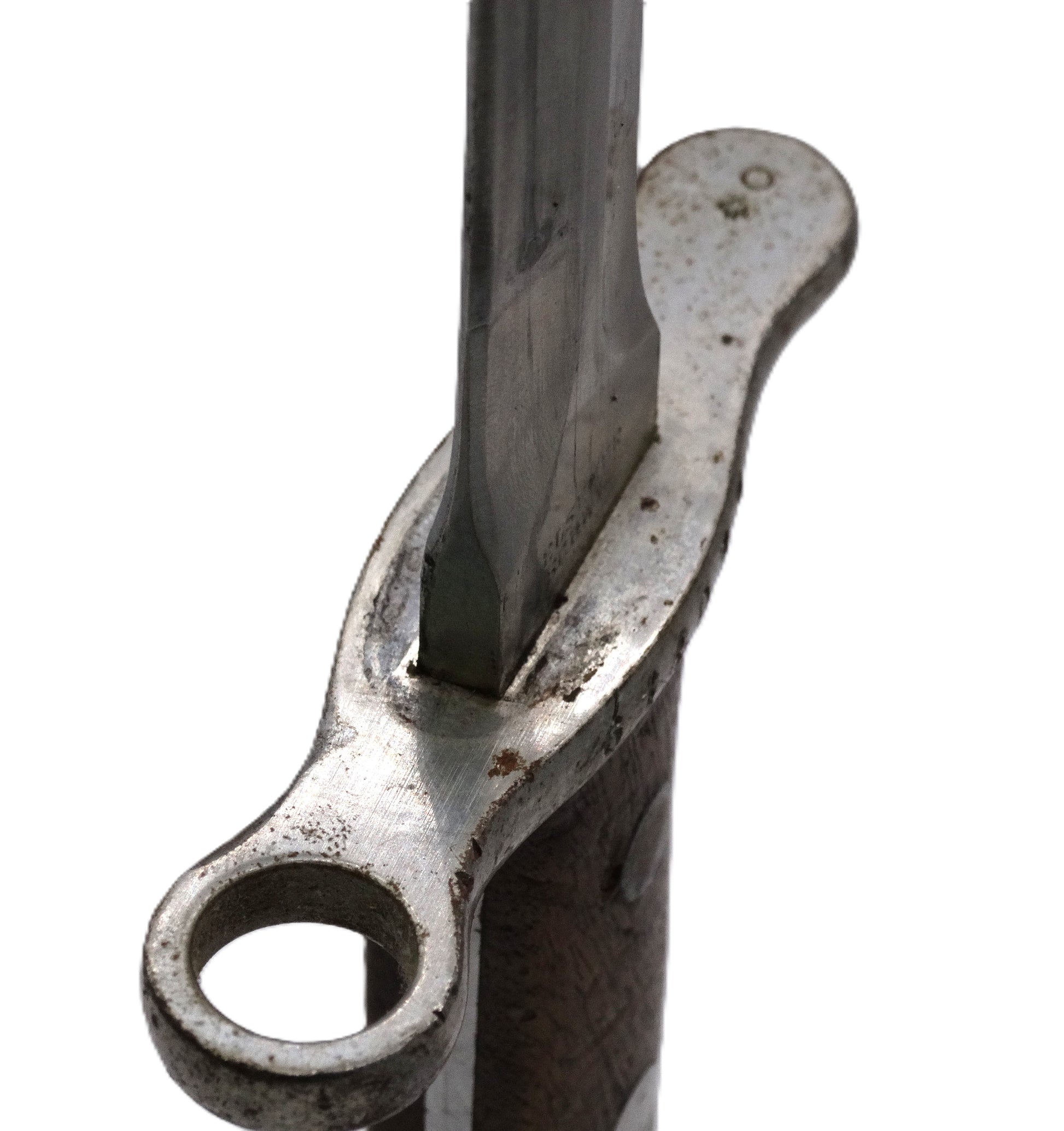 Baïonnette suisse Modèle 1889 – Schmidt-Rubin – Marquée « Elsewer Schwyz ».  Zoom sur garde et anneau de baïonnette. 