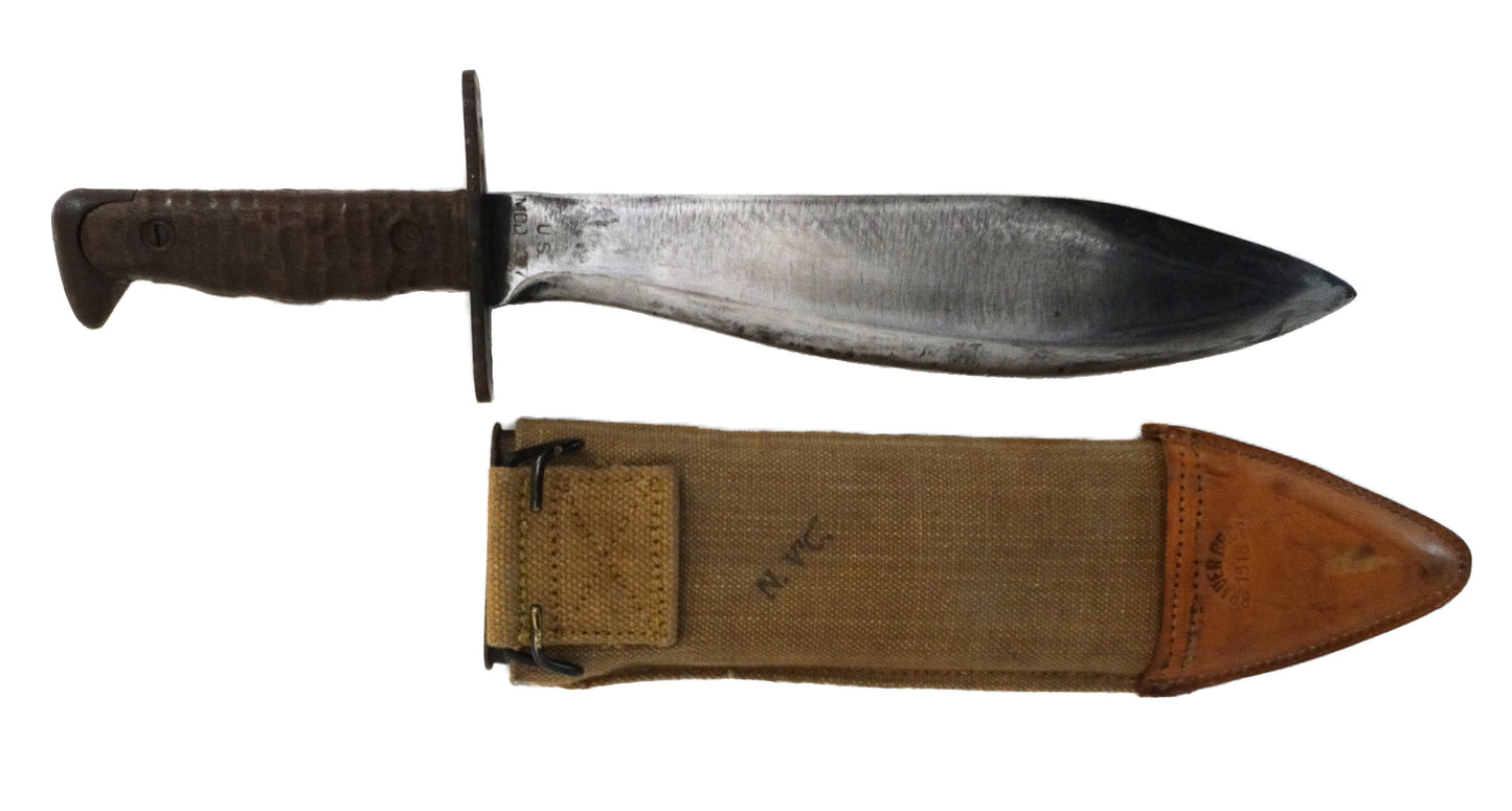 Bolo US Model 1917 PLUMB PHILA 1918 | Couteau de tranchée WWI.
Vue intégrale lame hors fourreau coté droit.