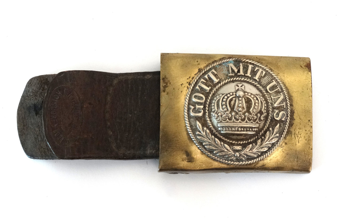 Boucle de Ceinturon Prusse 1895 – Couronne Gott mit uns – Pâtelette Cuir Datée 1913.
Vue intégrale de face.