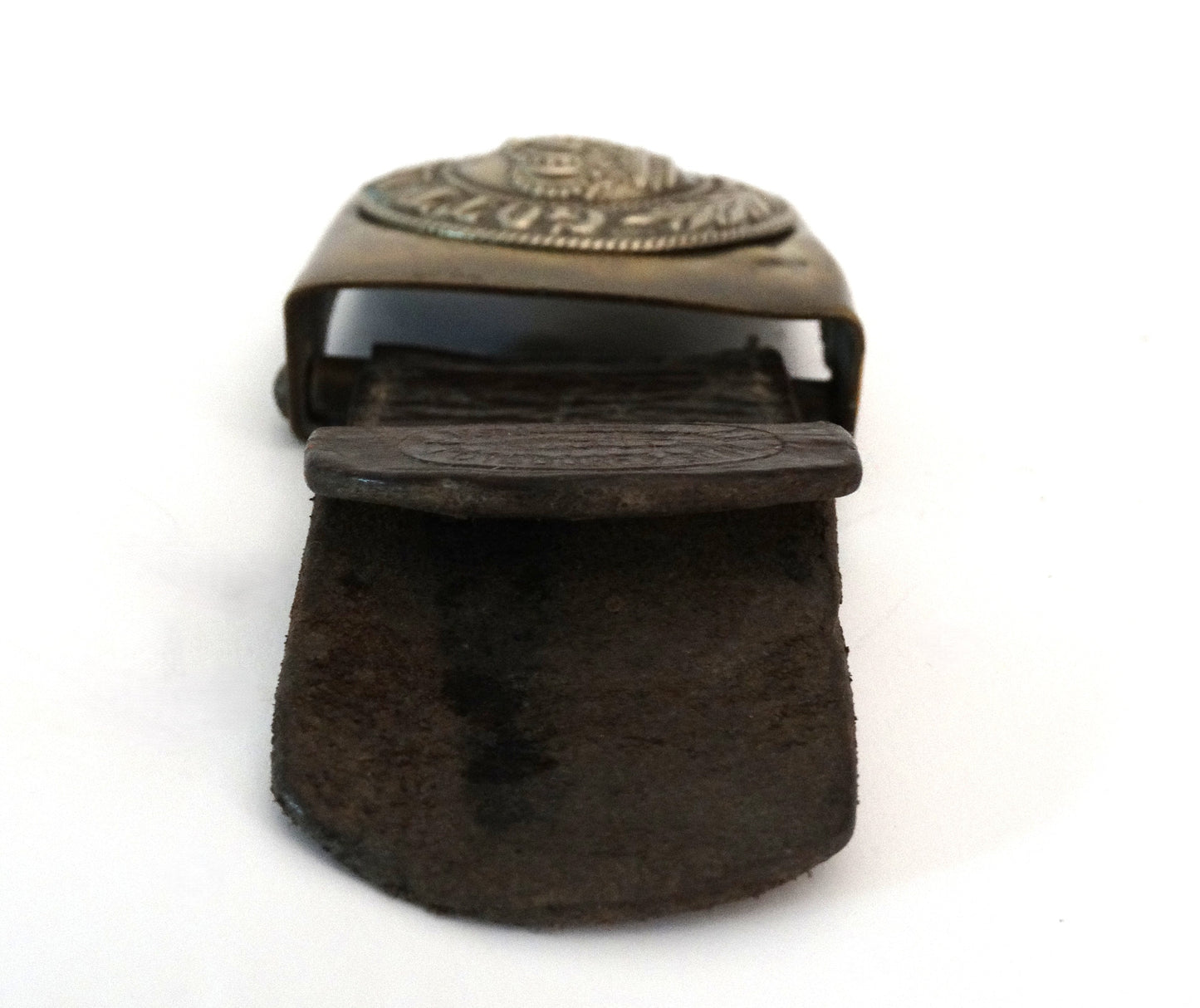 Boucle de Ceinturon Prusse 1895 – Couronne Gott mit uns – Pâtelette Cuir Datée 1913.
Vue intégrale de coté B.