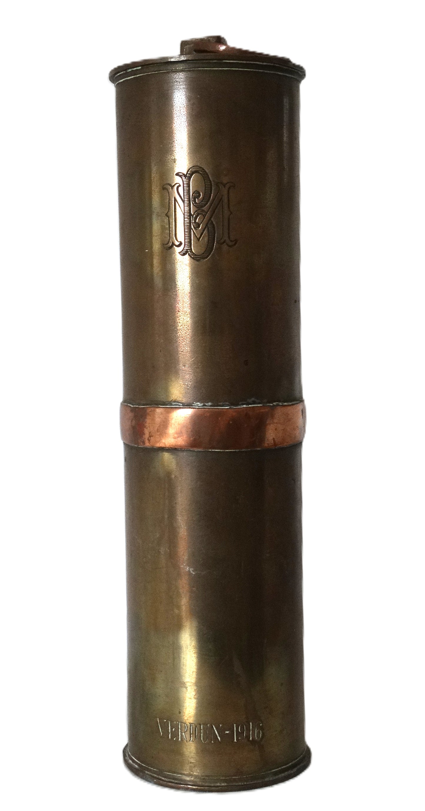 Bouteille artisanale de tranchée en douilles d’obus – objet de poilu 1914-1918. Vue intégrale de face 