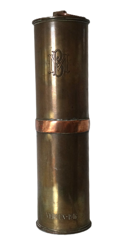 Bouteille artisanale de tranchée en douilles d’obus – objet de poilu 1914-1918. Vue intégrale de face 